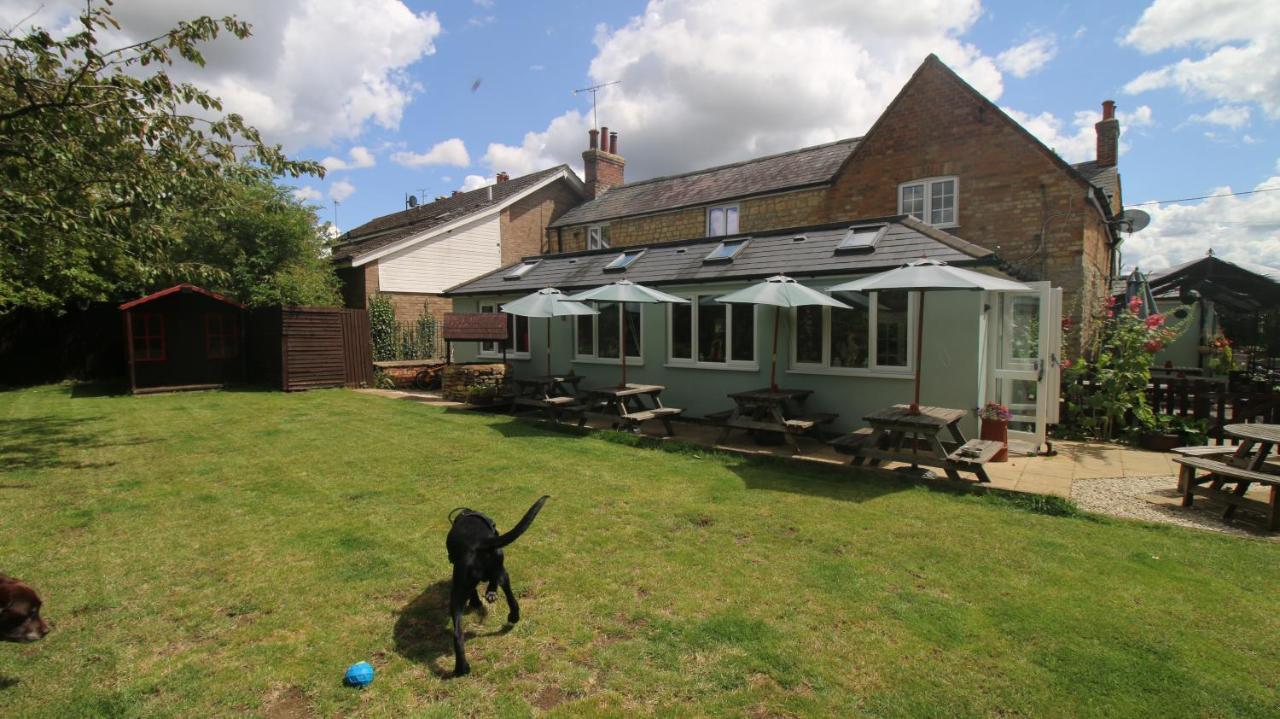Bed and Breakfast The White Lion At Wicken à Milton Keynes Extérieur photo